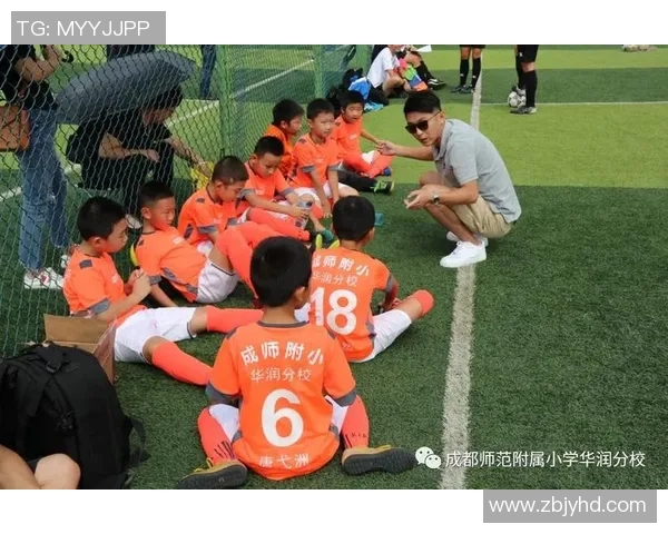 成都足球队的默契配合分析与战术探讨助力球队提升整体实力 成都足球队的默契配合分析与战术探讨助力球队提升整体实力